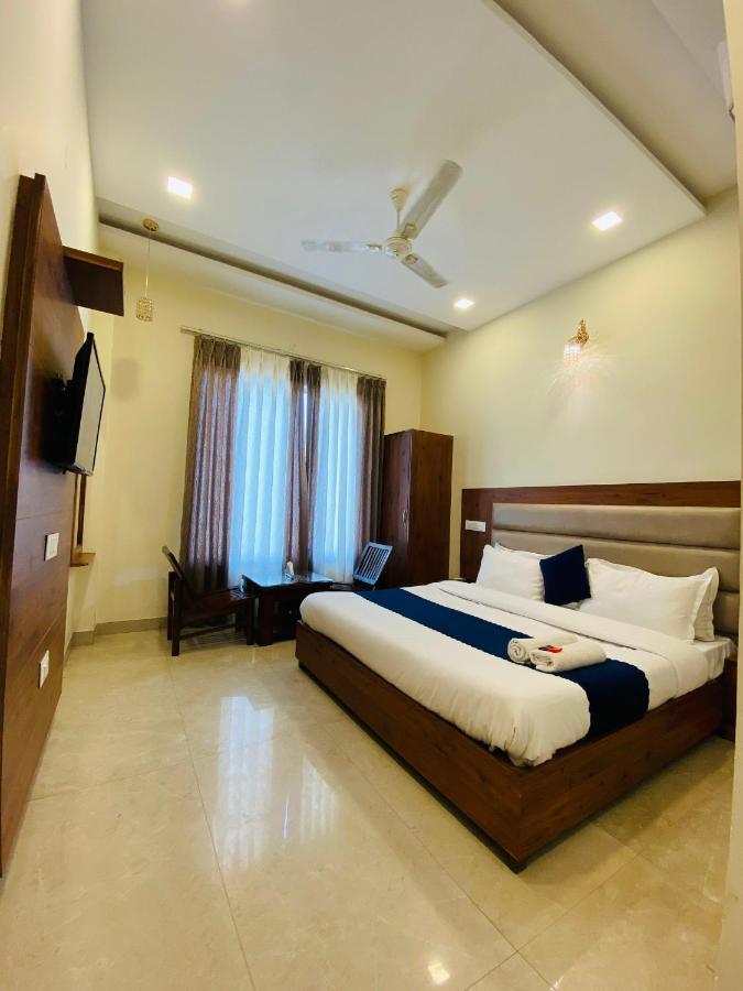 Hotel Woodcrest Zirakpur - Best Family Hotel By - A Unit Of Sidham Group 외부 사진