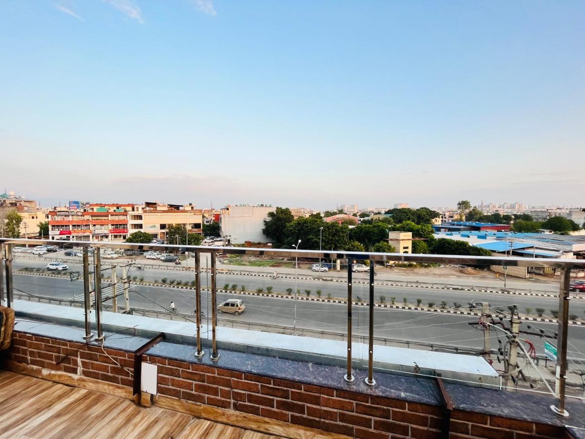 Hotel Woodcrest Zirakpur - Best Family Hotel By - A Unit Of Sidham Group 외부 사진