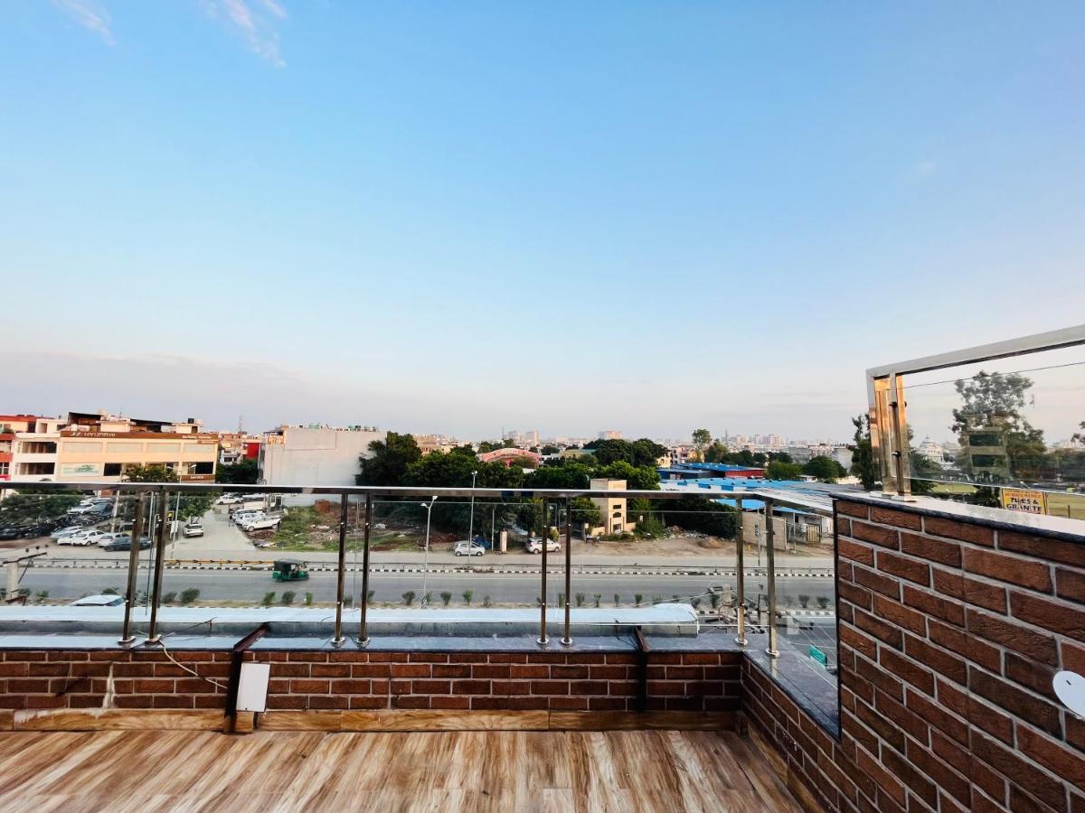 Hotel Woodcrest Zirakpur - Best Family Hotel By - A Unit Of Sidham Group 외부 사진