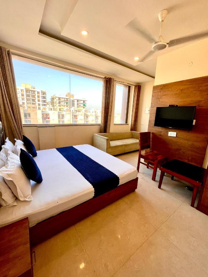 Hotel Woodcrest Zirakpur - Best Family Hotel By - A Unit Of Sidham Group 외부 사진