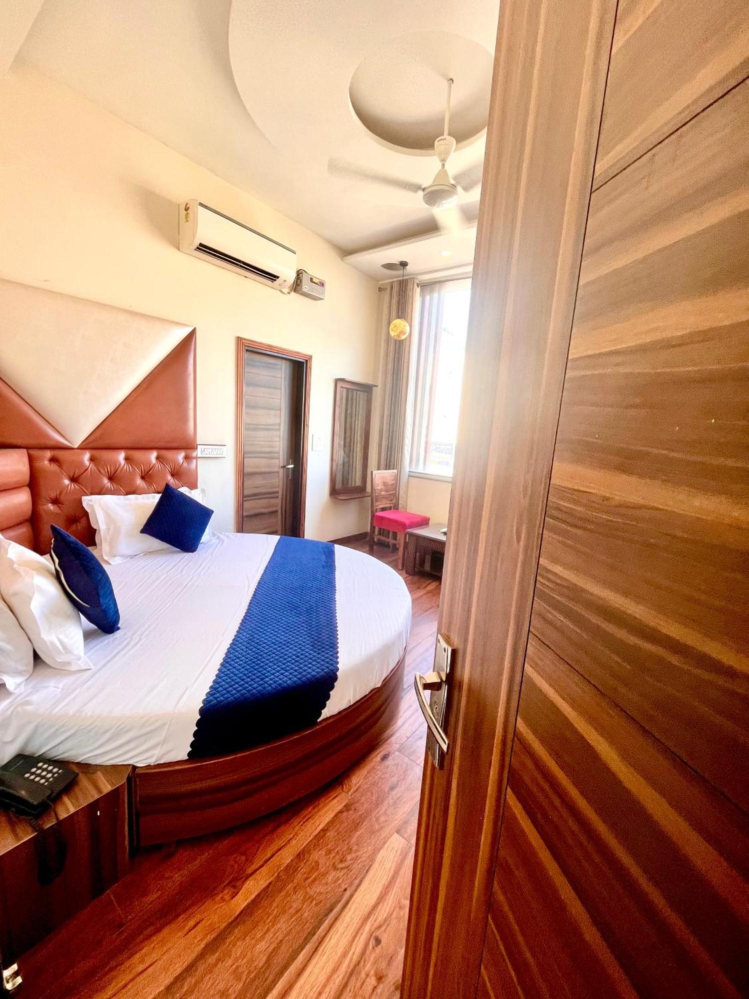 Hotel Woodcrest Zirakpur - Best Family Hotel By - A Unit Of Sidham Group 외부 사진